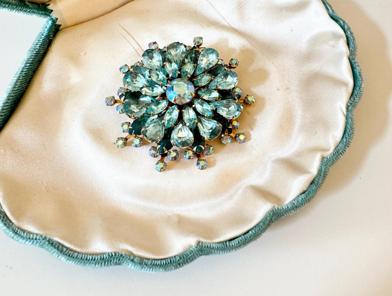 Vintage - Vintage 1950’s Blue Rhinestone Brooch