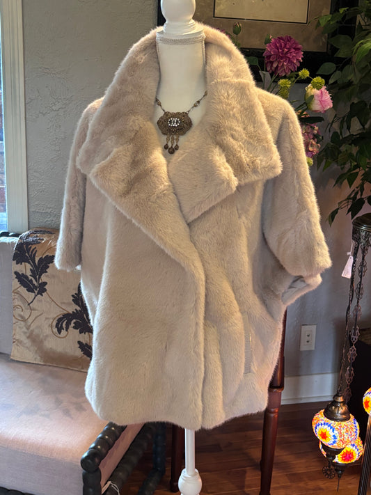 La Fiorentina - Ivory Faux Fur Jacket