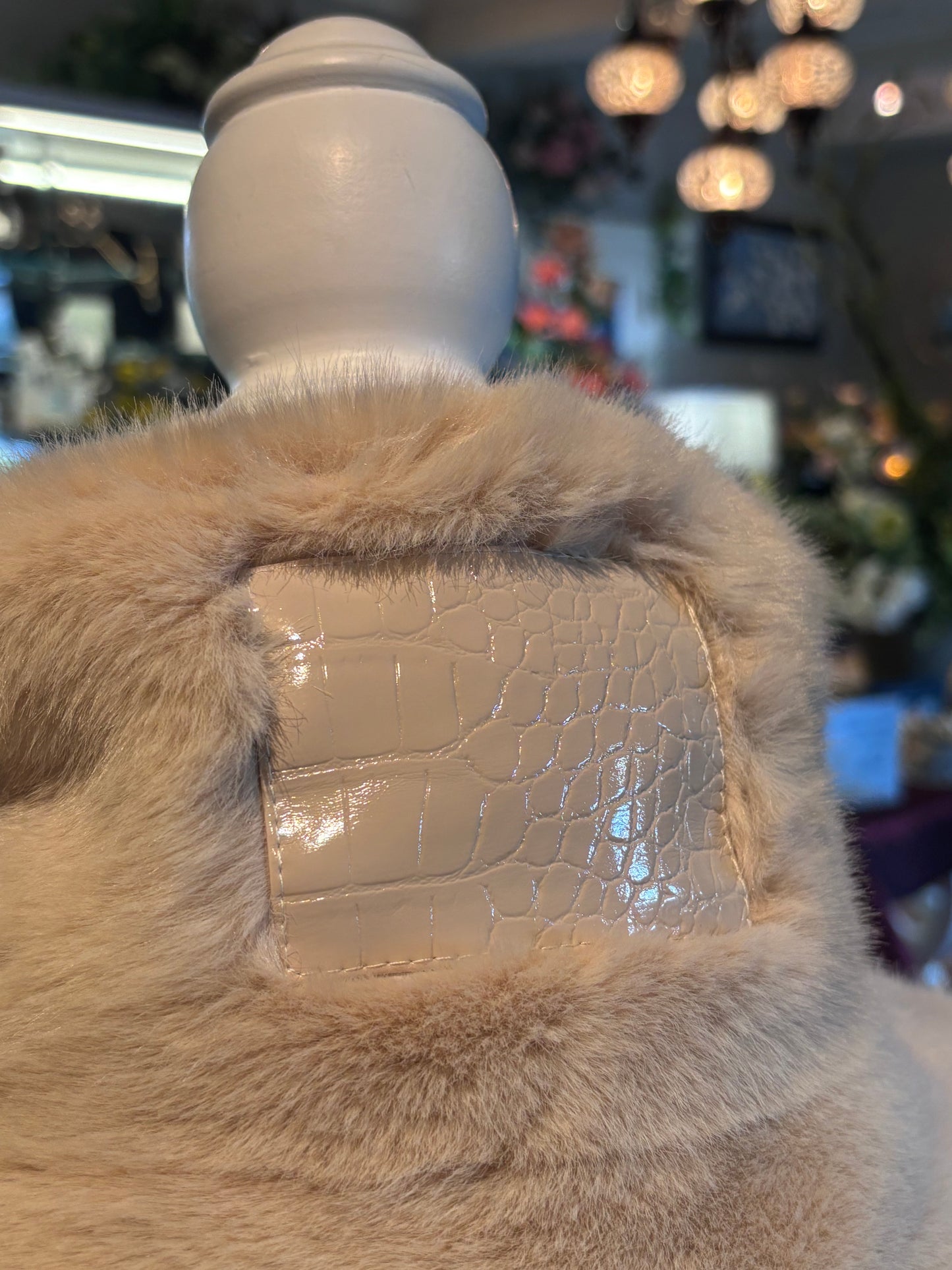 La Fiorentina - Ivory Faux Fur Jacket